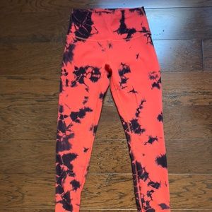Womens Lululemon Print leggings (USED)